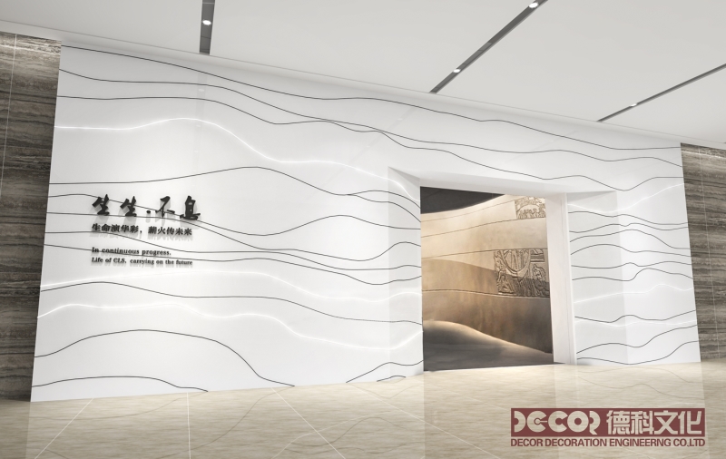 在展览馆装修中，如何考虑展品的陈列和展示方式？